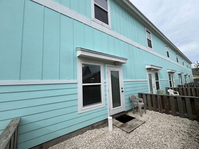 Building Photo - 15128 Dory Dr