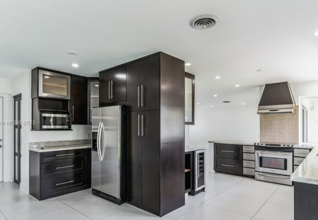 Building Photo - 1709 SW 5th Pl