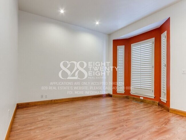 Building Photo - *TOURING NOW!* Spacious Two-Story Brick Brookhaven Beauty 3 Bed/2.5 Bath with All the Extras!