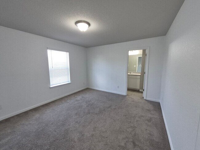 Building Photo - 2102 Gabby Cole Ln