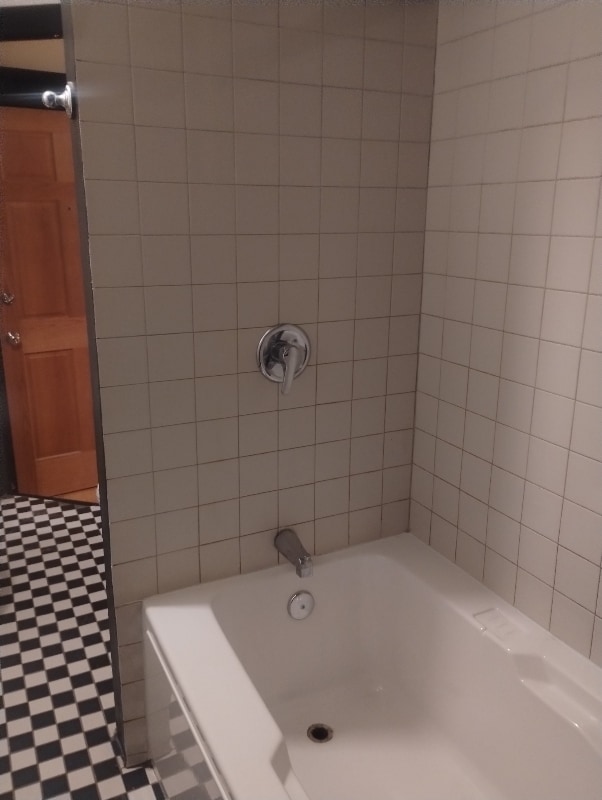 Building Photo - 1942 W Division St