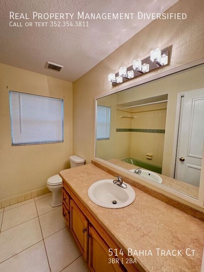 Building Photo - 514 B Track Ct