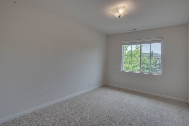 Building Photo - 3 Bed/ 2.5 Bath, Two-Story Home in North C...