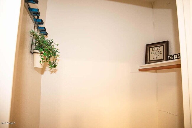 Building Photo - San Tan Ranch Beauty