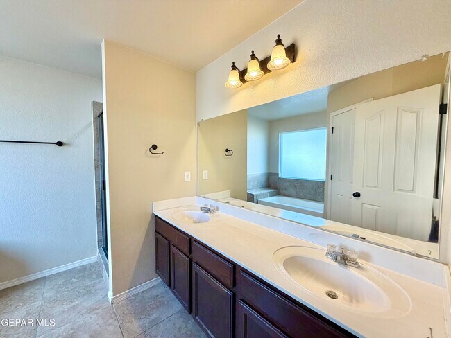 Building Photo - 14213 Ranier Point Dr