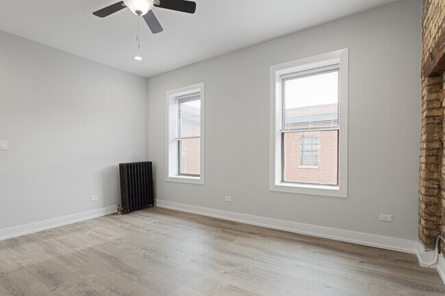 Building Photo - 7425 N Clark St