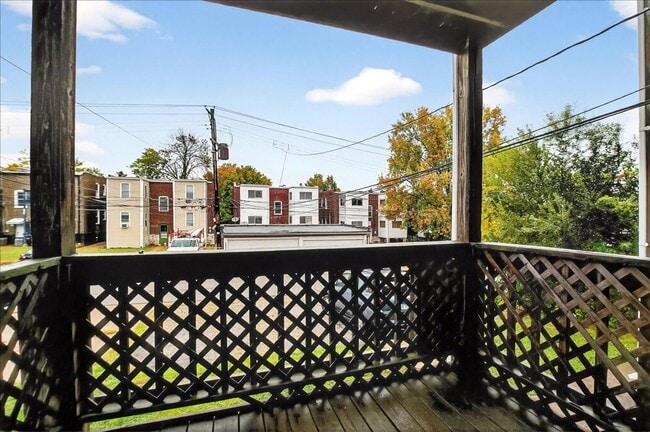 Building Photo - Sh'Cuuute!