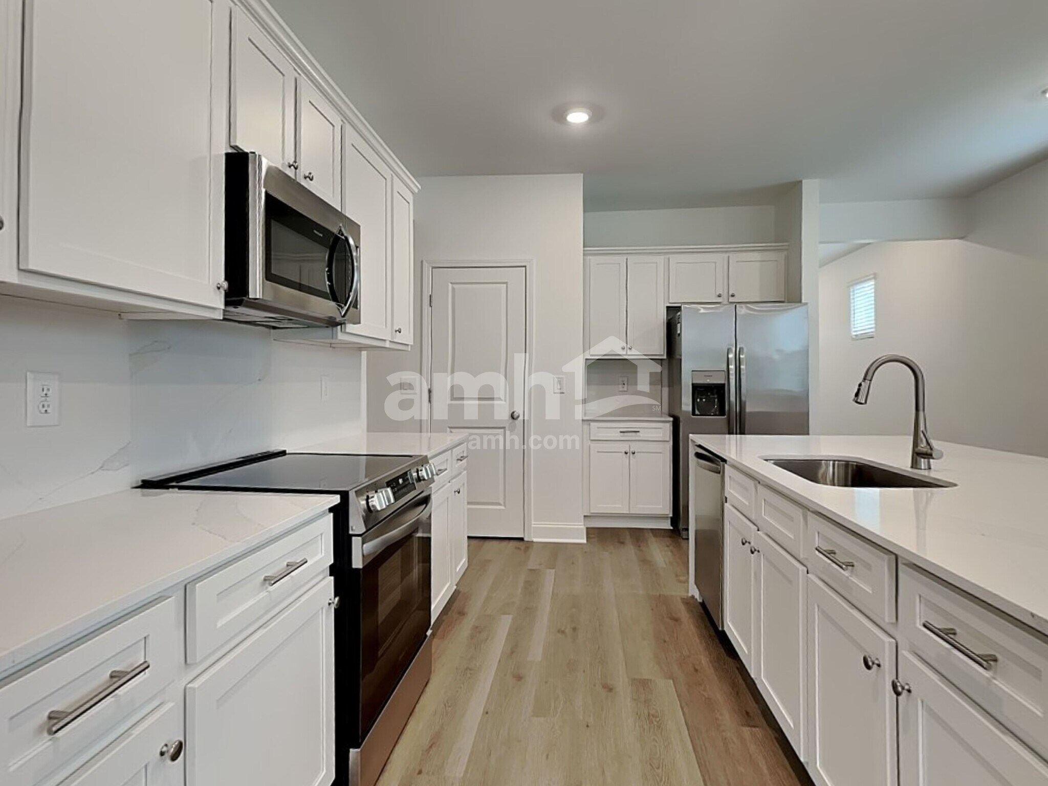 Building Photo - 531 Armstrong Curv