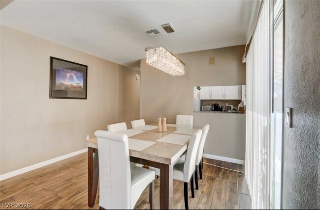 Building Photo - 7385 Vireo Dr