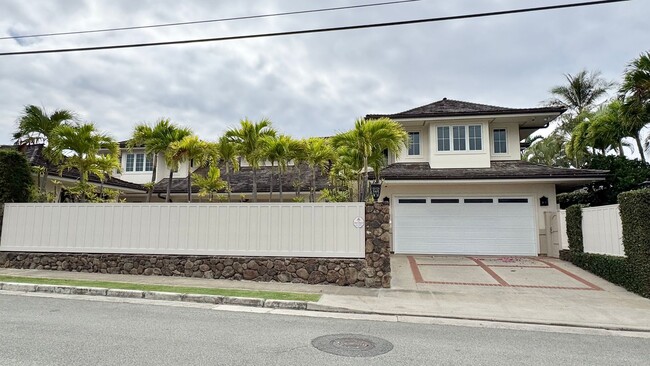 Building Photo - EXQUISITE KAHALA ESTATE IN EXCLUSIVE PUU P...