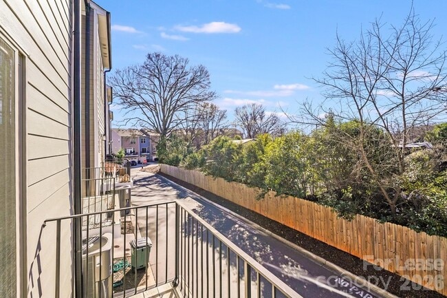 Building Photo - 334 Simeon Dr