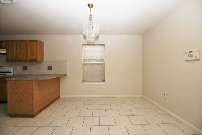 Building Photo - 6923 Cheshire Park Rd