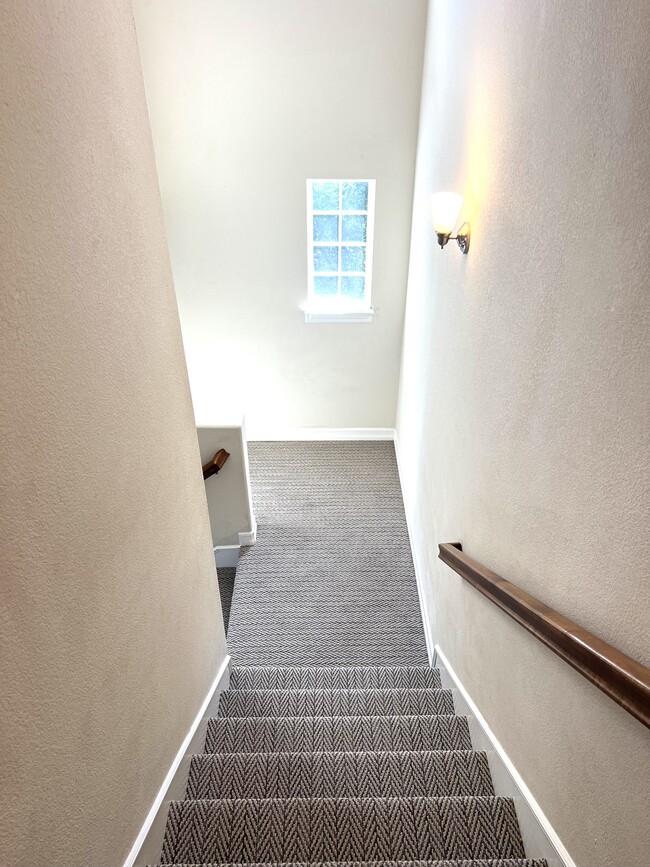 Building Photo - 10545 Zenor Ln