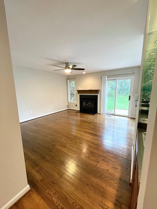 Building Photo - 5 Spring House Rd