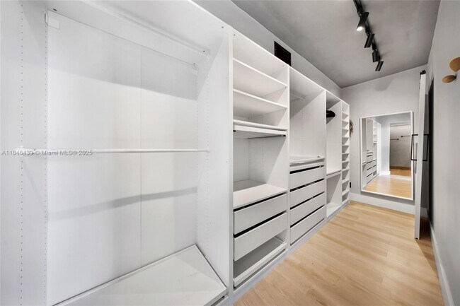 Building Photo - 13499 Biscayne Blvd