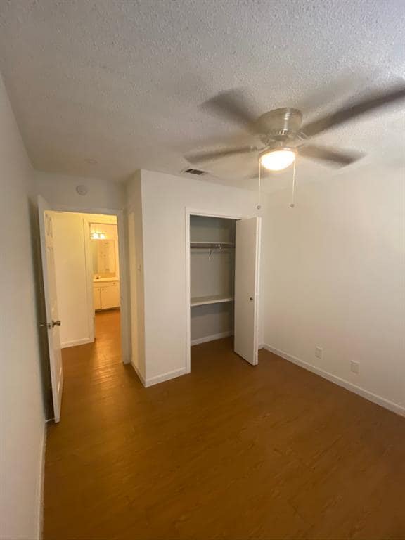 Building Photo - 3402 S Oak Dr