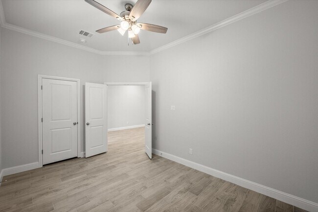 Building Photo - Luxury Arlington Townhome - Gated Community