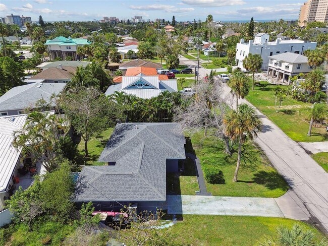 Building Photo - 951 Lantana Ave
