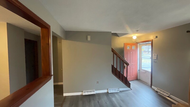 Building Photo - 65 Wisteria St