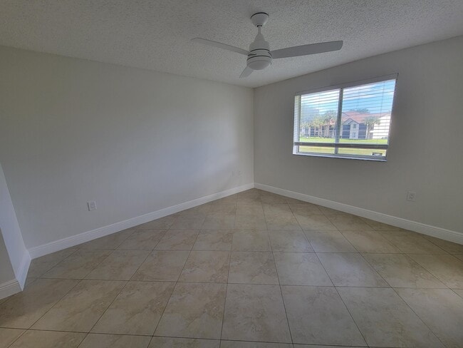 Building Photo - 4208 Glenmoor Dr
