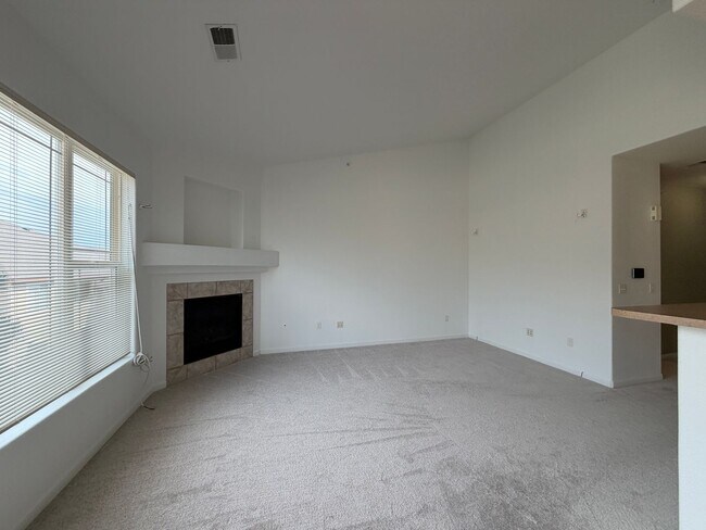 Building Photo - 8456 S Hoyt Way