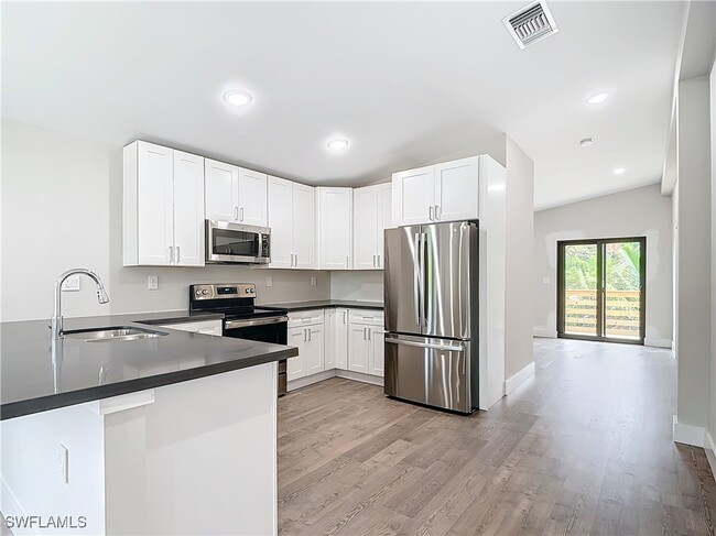 Building Photo - 2511 Storter Ave