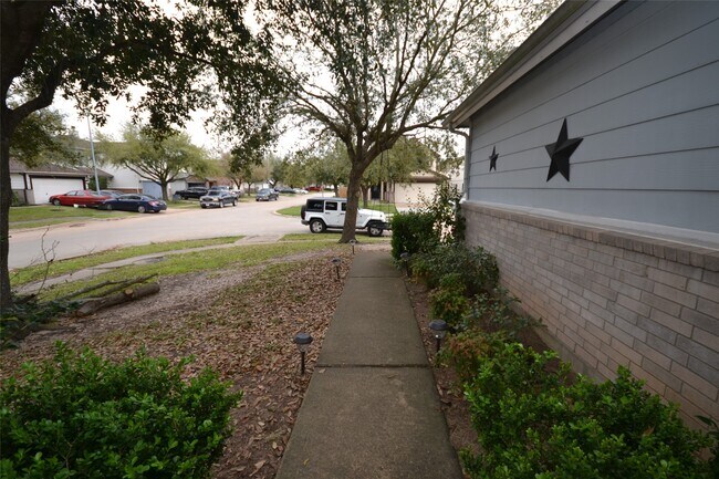 Building Photo - 20751 Cypress Post Dr