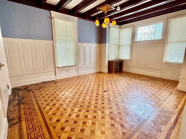 Building Photo - 114 Church St