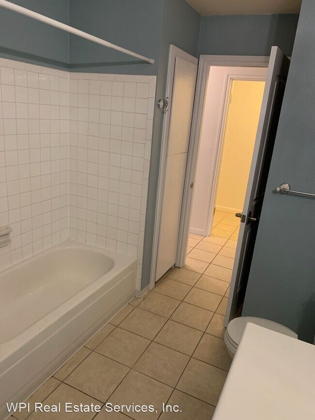 Building Photo - 1 br, 1 bath House - 12515 NE 132nd CT, #A203