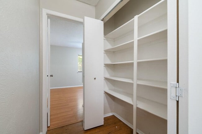 Building Photo - 10211 Missel Thrush Dr