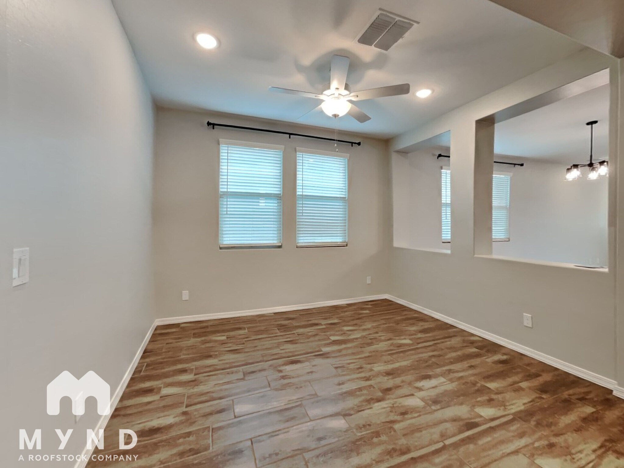 Building Photo - 15093 W Latham St