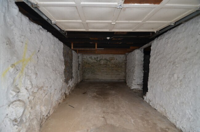 Building Photo - 27 Sears Ave