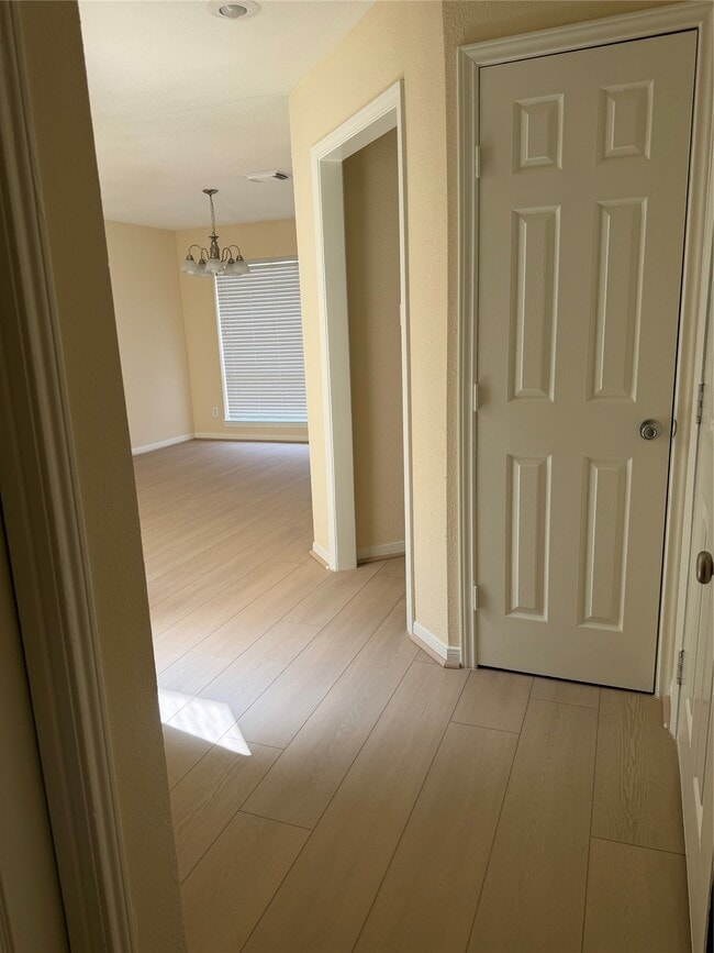 Building Photo - 930 Mesa Terrace Dr