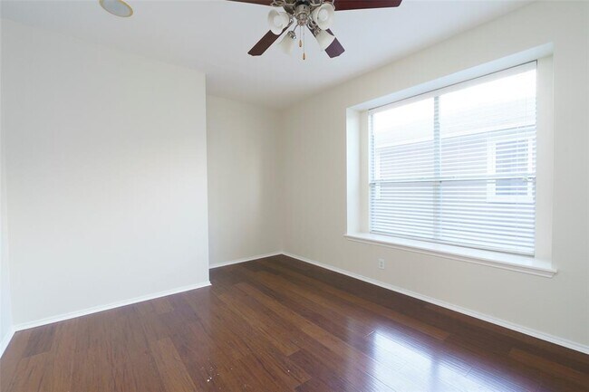 Building Photo - 8528 Harrier Dr