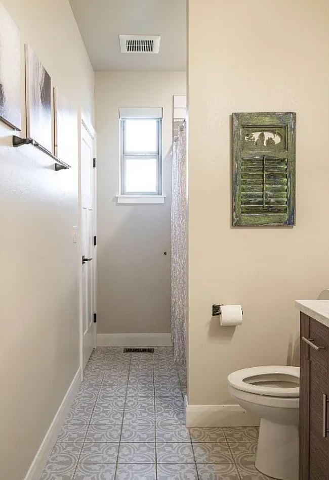 Building Photo - 3 Bedroom 2 bath house with amazing views ...