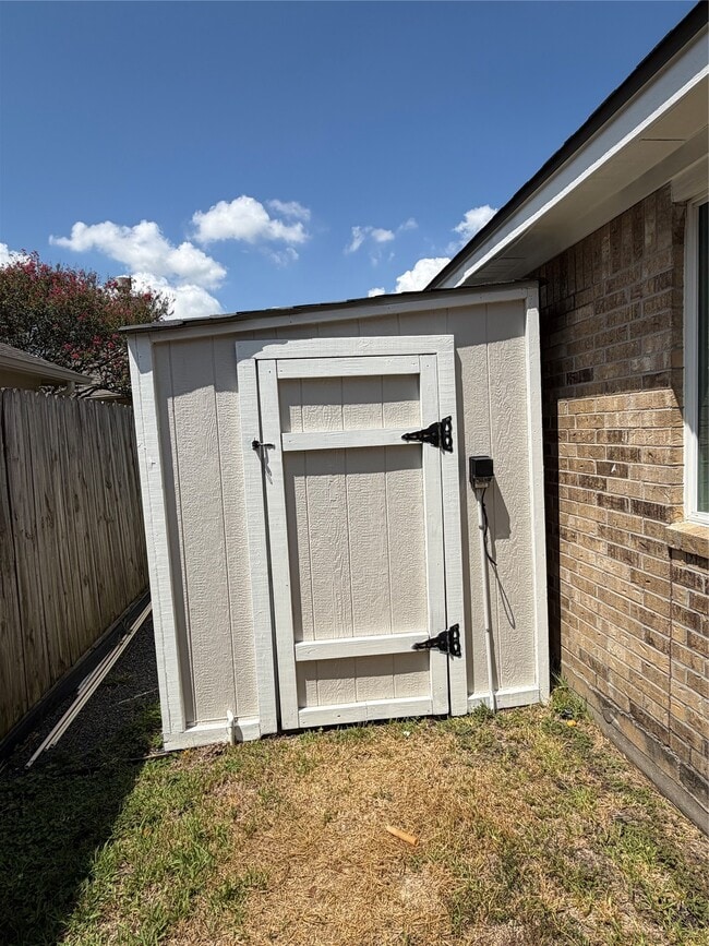 Building Photo - 6411 Spring Creek St