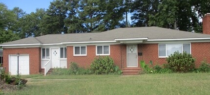 Building Photo - 3823 N Sharon Amity Rd