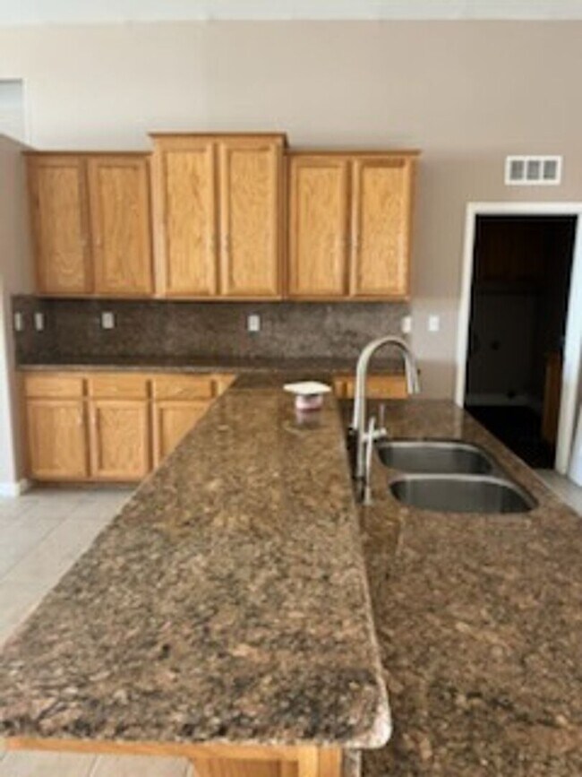 Building Photo - 504 Tabor Way