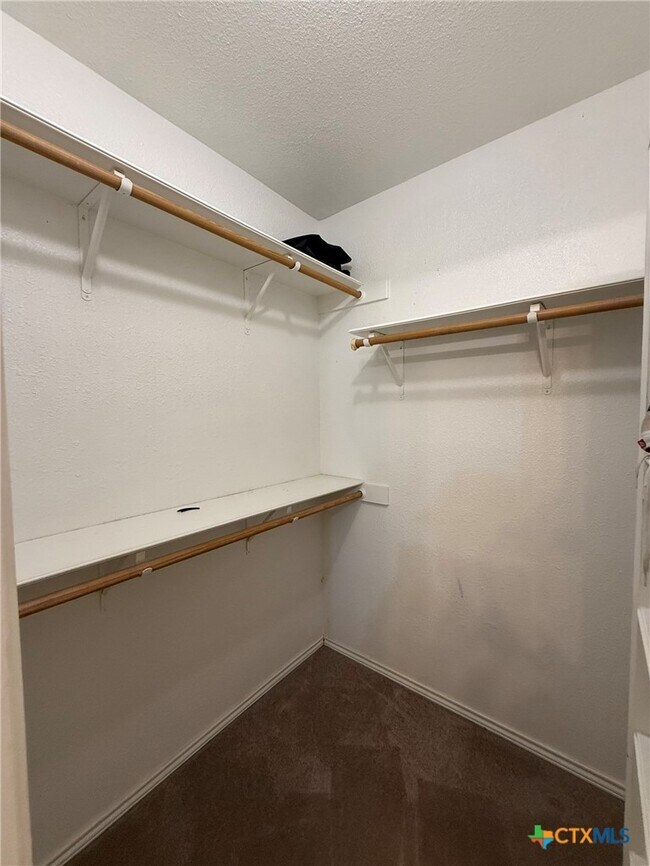 Building Photo - 2421 Hancock Dr