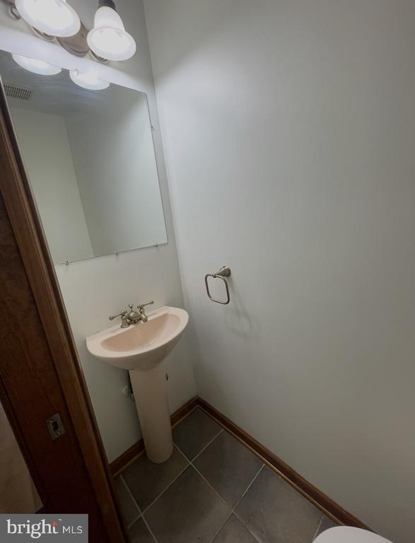 Building Photo - 5 Briardale Ct