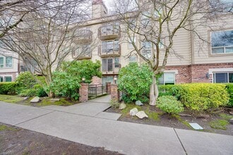 Building Photo - Gorgeous 2bd/2bth Lower Queen Anne Condo, $2,850/mo.