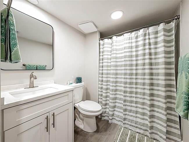 Building Photo - 400 Island Way