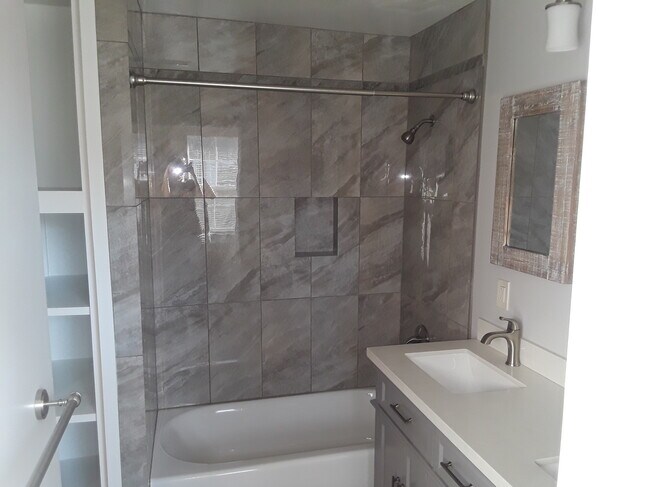 Master bath - 608 Elefa St