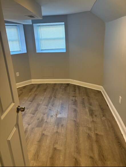 Building Photo - 7249 S Ridgeland Ave