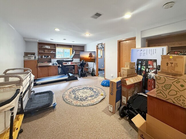 Building Photo - $0 DEPOSIT OPTION. SPACIOUS 4-BEDROOM CENT...