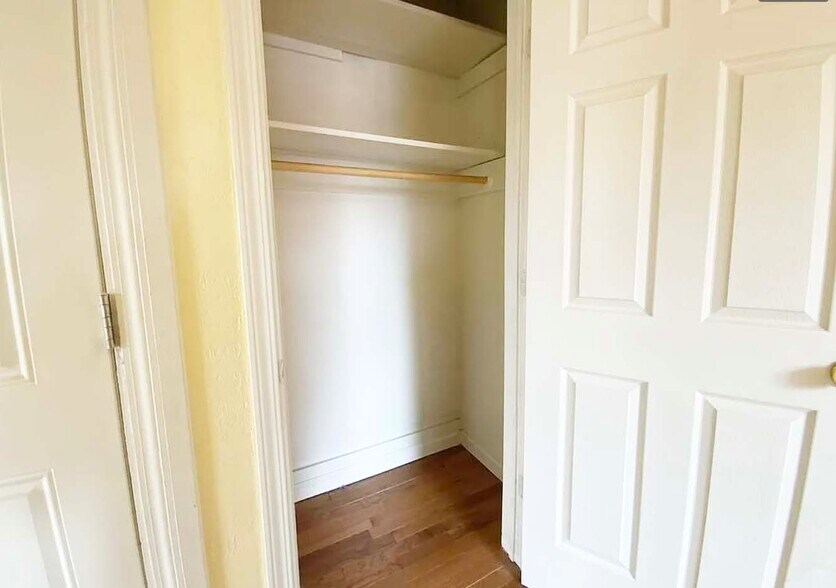 Building Photo - 221 Sterrett St