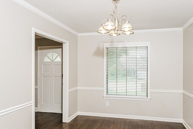 Building Photo - 5599 Annandale Dr