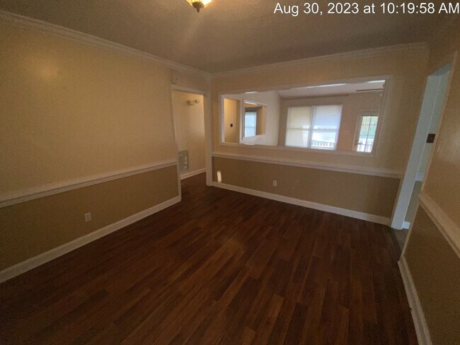 Building Photo - 429 Oakgrove Dr