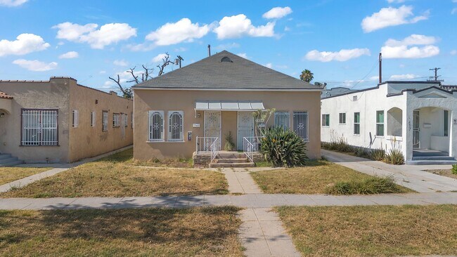 Building Photo - 1441 W 53rd St