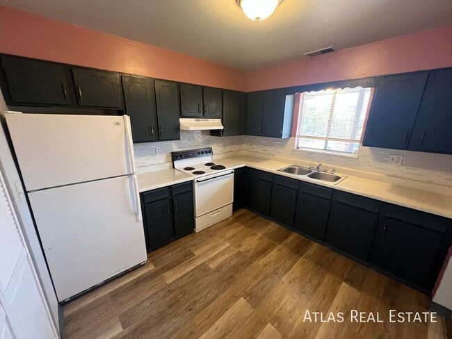 Building Photo - 1017 Delaware Dr